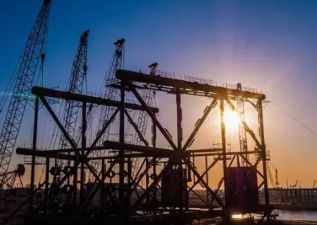 عملیات رول‌آپ چهارپایه سکوی میدان گازی فرزاد بی با موفقیت انجام شد