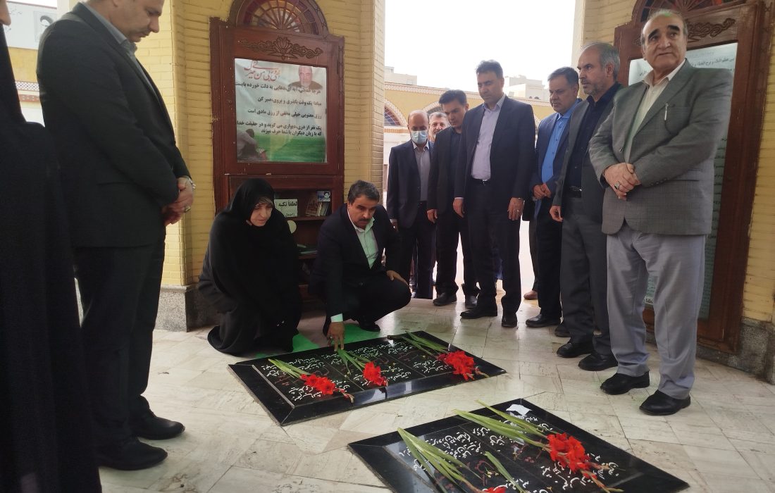 معاون تعاون بنیاد شهید با حضور در گلزار شهدای بوشهر به شهدا ادای احترام کرد و برنامه دیدارهای استانی را آغاز می‌کند