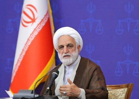 برخورد قاطع و بدون مماشات با تخلفات بازار کالا و ارز ضروری است