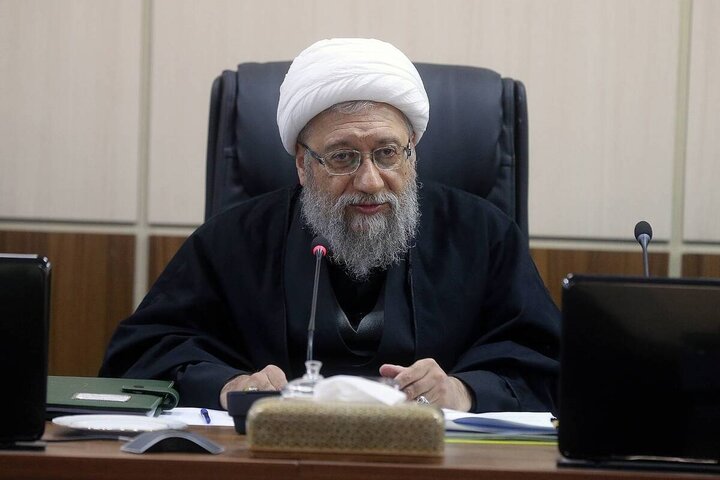 نقد شیوه اداره کشور حق مردم است/ استقلال هزینه دارد اما بهای آن عزت ملی است