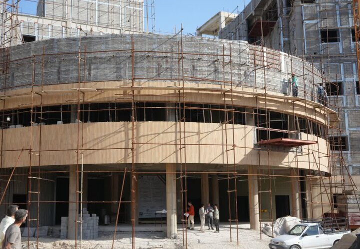 استاندار بوشهر: تکمیل بیمارستان ۱۷ شهریور برازجان در اولویت است