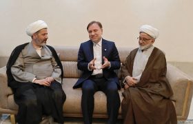 تکریم خانواده‌های شهدای جنگ تحمیلی سوم در بوشهر تداوم می‌یابد