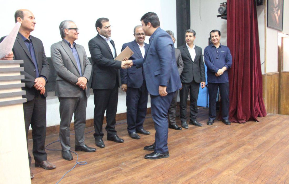 مدیر روابط عمومی اداره کل فرهنگ و ارشاد اسلامی استان بوشهر به عنوان برترین روابط عمومی استان معرفی شد