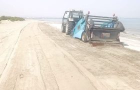 تداوم پاکسازی مکانیزه سواحل پارک ملی دریایی نای‌بند