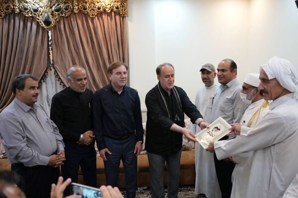 نایب رئیس مجلس با خانواده دو شهید در جنوب بوشهر دیدار کرد