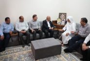 دیدار وزیر تعاون با خانواده شهید اهل سنت در عسلویه