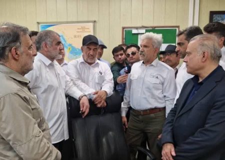 کارکنان صنعت نفت دریایی در سخت‌ترین شرایط از جریان تولید صیانت کردند