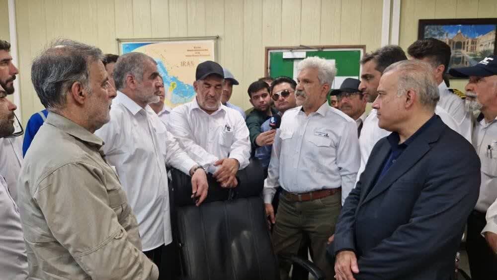 کارکنان صنعت نفت دریایی در سخت‌ترین شرایط از جریان تولید صیانت کردند