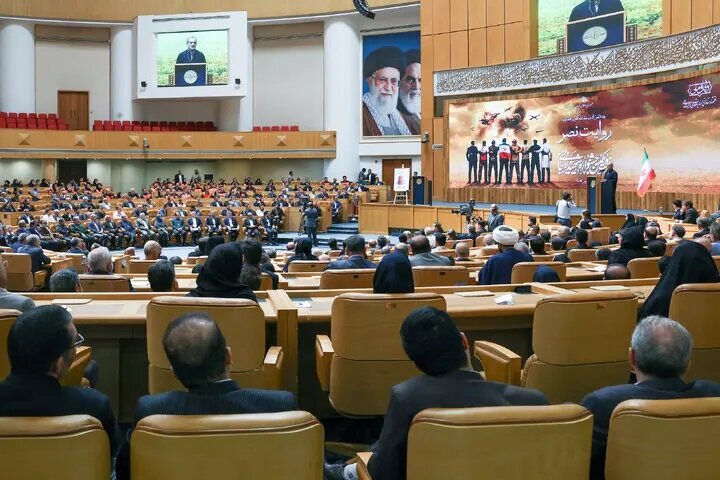 استانداران بوشهر، هرمزگان و کرمان در جشنواره شهید رجایی تقدیر شدند