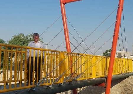 پل فلزی دره گرمسیری برازجان دو محله را به هم متصل می‌کند
