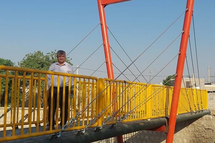 پل فلزی دره گرمسیری برازجان دو محله را به هم متصل میکند