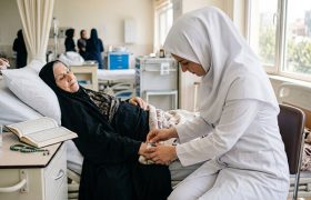 خدمت ۲۹۰۰ نیروی پرستاری و فوریت‌های پزشکی در خط مقدم سلامت بوشهر